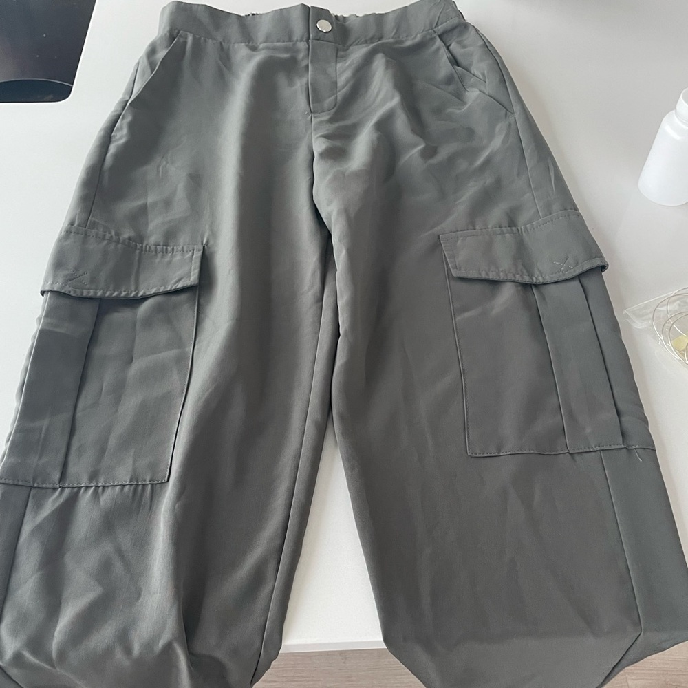 Army green trousers from Zara. Big pockets, scrunched at the bottom, loose fit.
